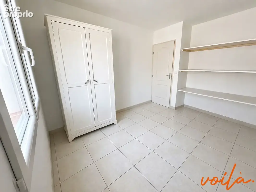 Maison plain pieds - 2 chambres- garage - vaste terrain - photo 9