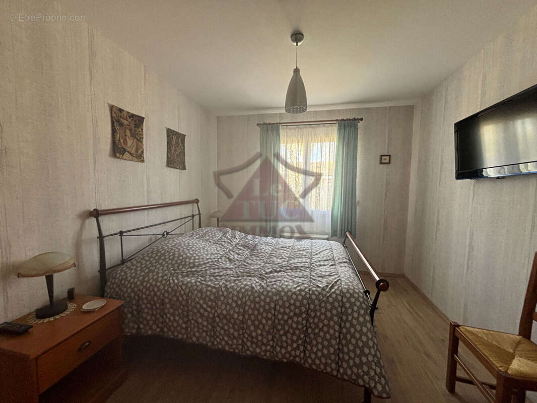 Maison à SAINT-JEAN-DE-MARUEJOLS-ET-AVEJAN