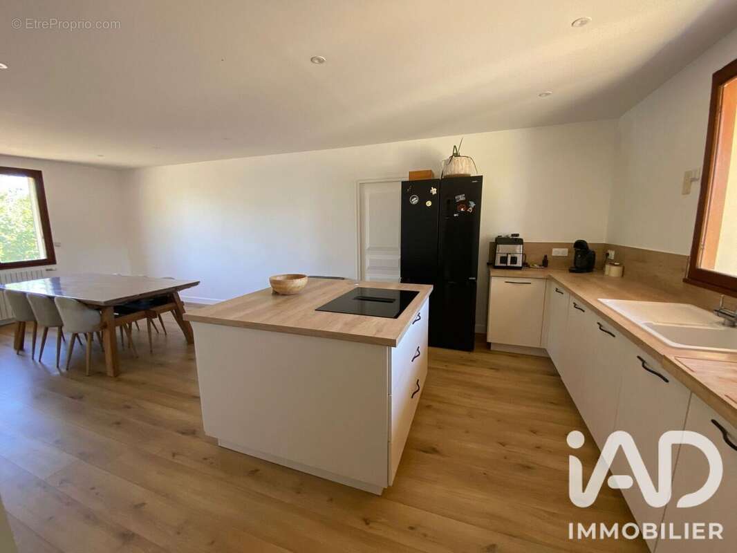 Maison 110 m² à Azay-Le-Brule  - photo 2