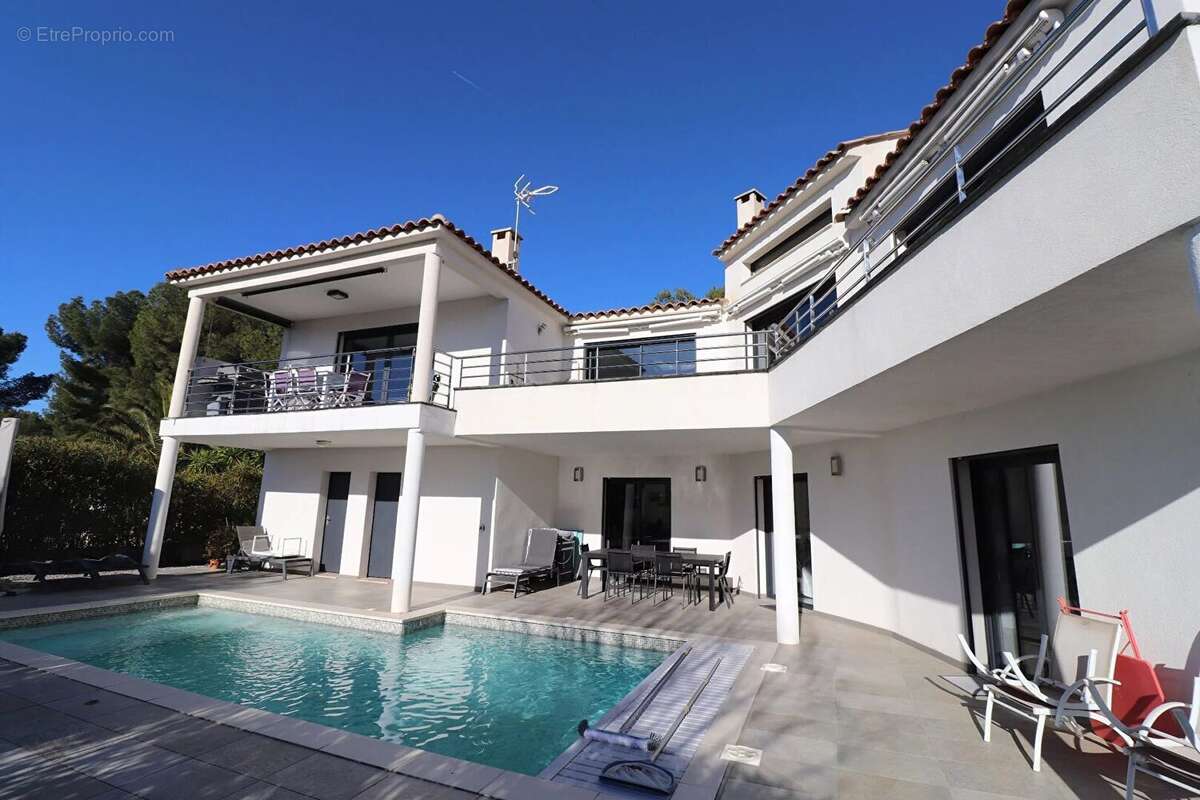 Maison à SAINT-CYR-SUR-MER