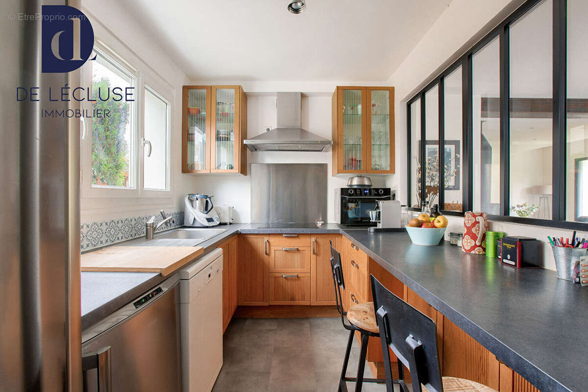 Les Loges-en-Josas  - Belle Maison  8 pièces de 130m2 avec Jardin - photo 9