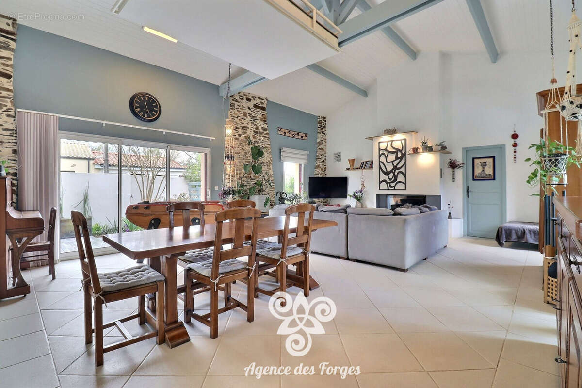 Maison à SAINT-JULIEN-DE-CONCELLES