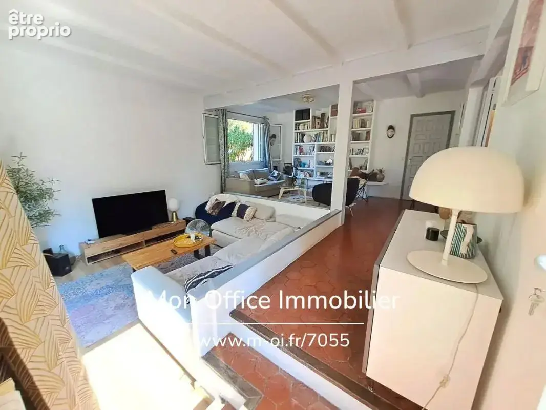 Référence : 7055-VCL - Maison aux volumes généreux - Piscine calme absolu - 13510 EGUILLES - photo 7