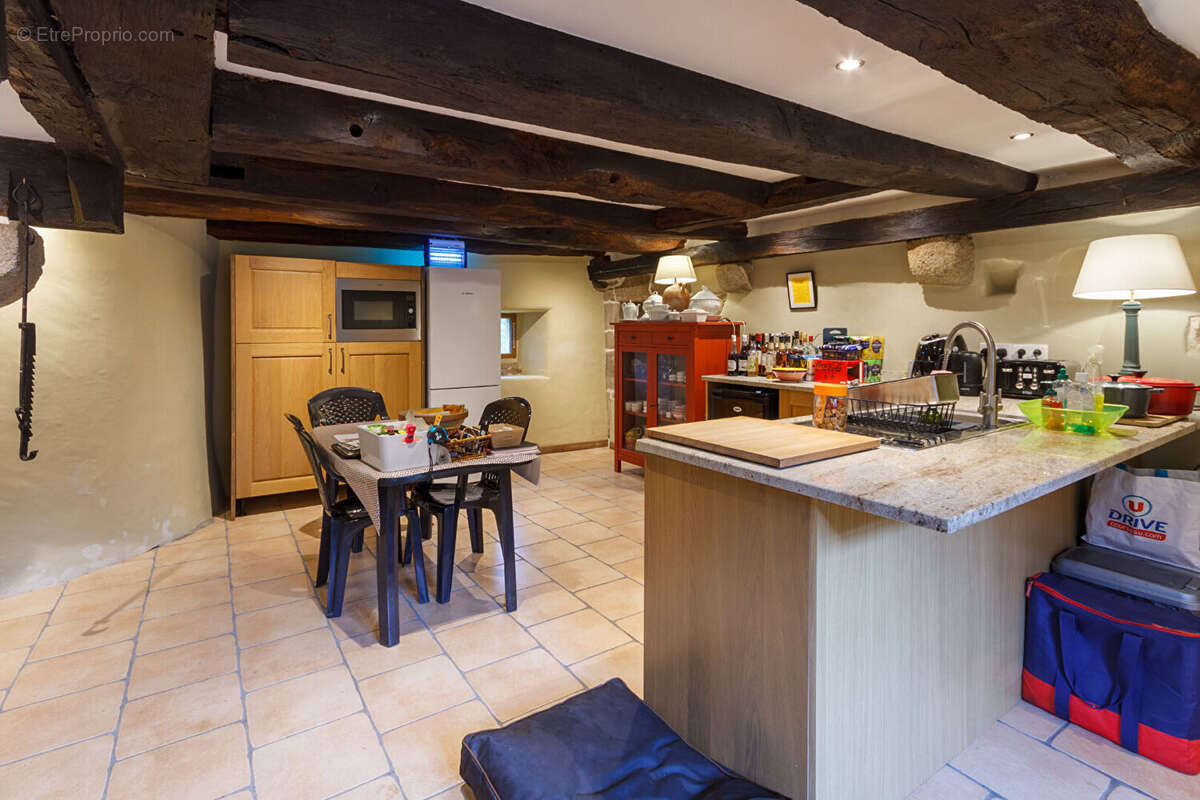 Mayenne : Manoir fortifié de 4 chambres avec dépendance, granges, boulangerie et enclos. - photo 7