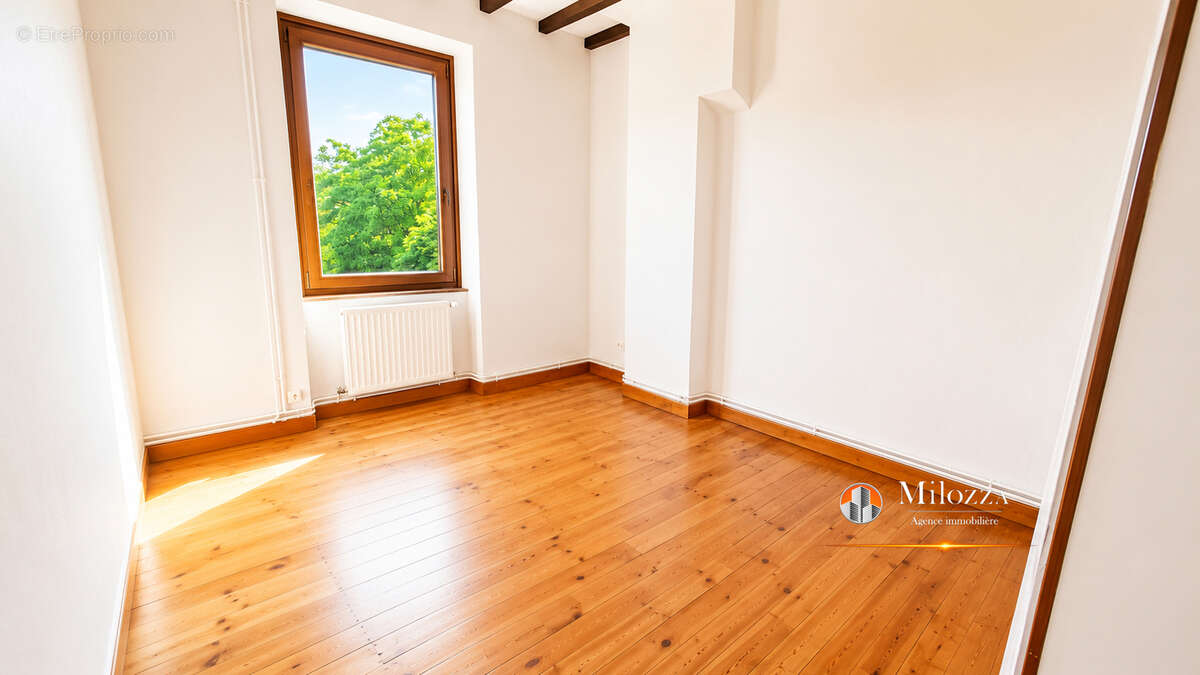 Appartement à NIVOLAS-VERMELLE