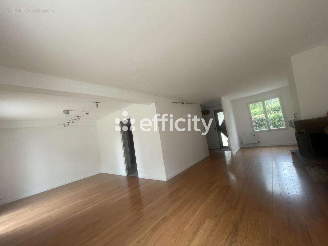 Maison 168 m² à Savigny-Le-Temple  - photo 16