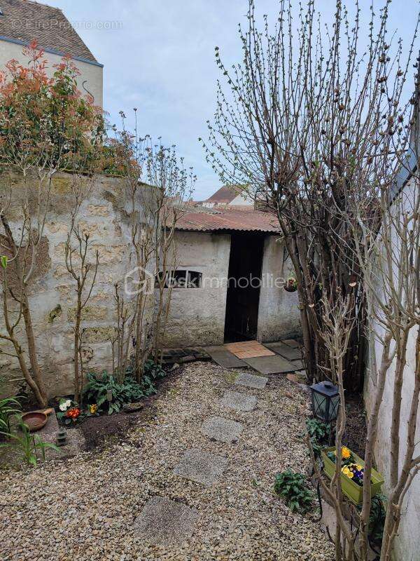 Maison à PONT-SUR-YONNE