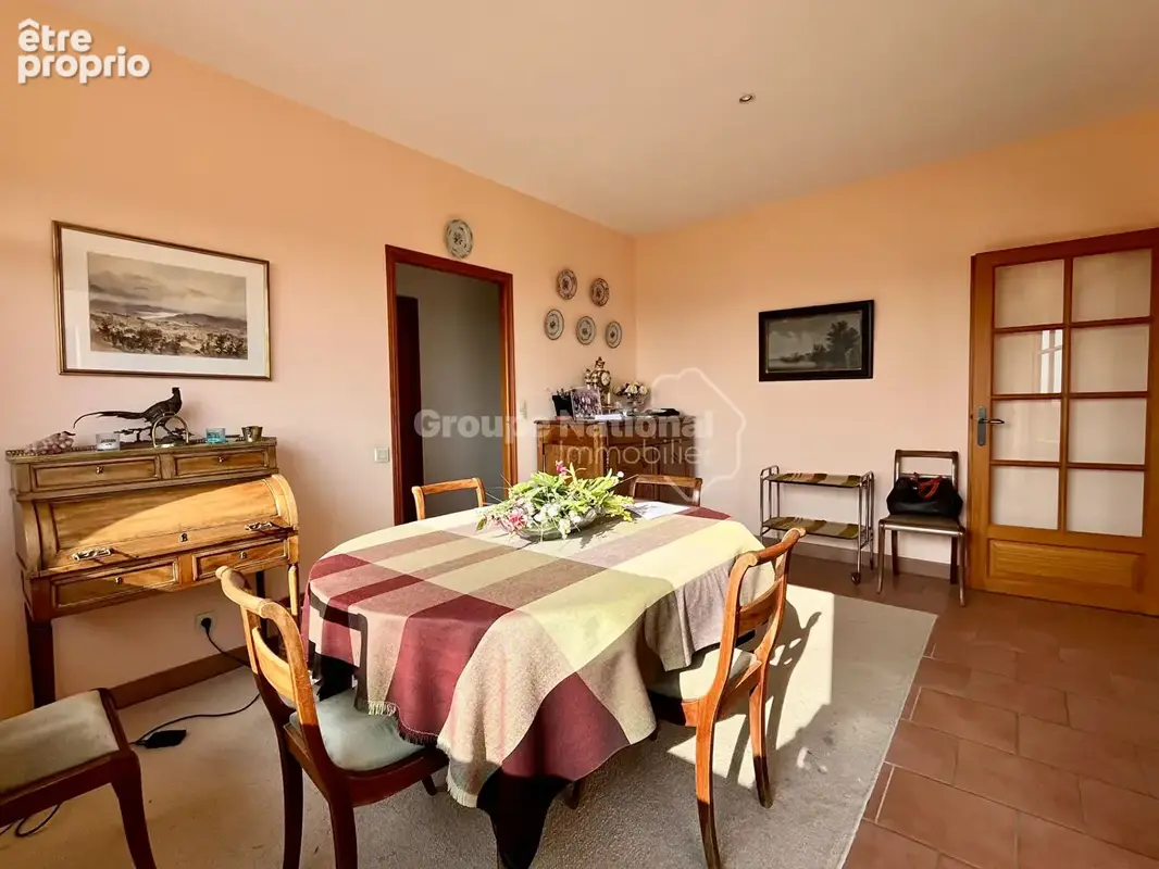Maison avec vue, Villeneuve-Les-Avignon 7 pièce(s) 268.99 m2  sur terrain de1369 m2 avec piscine et double garage - photo 17