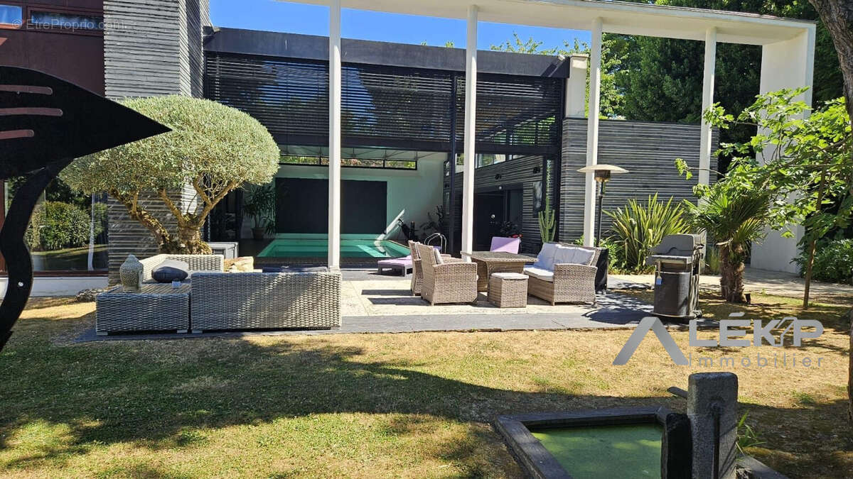 Maison à LES HERBIERS