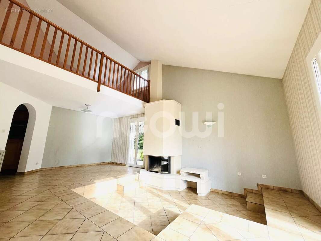 Maison à CHARBONNIERES-LES-VIEILLES