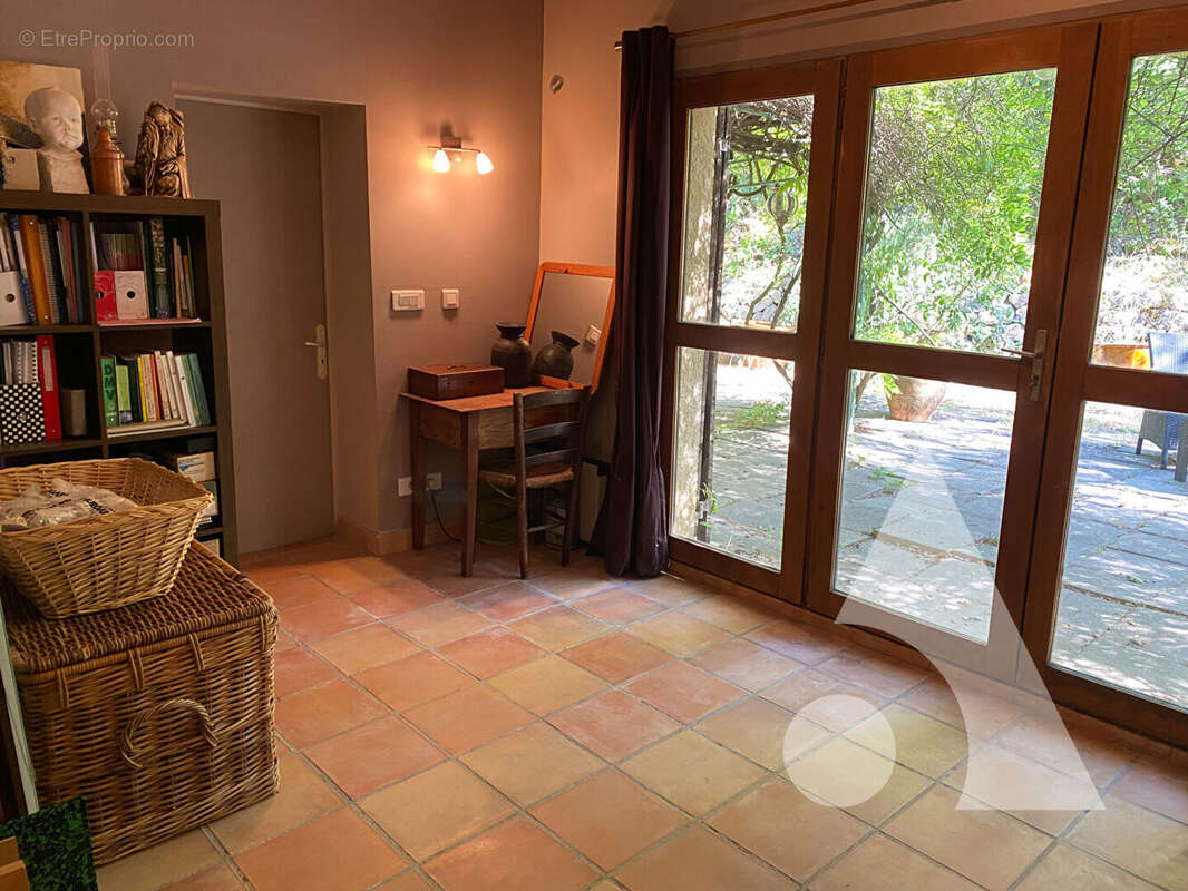 Maison à ENTRECASTEAUX