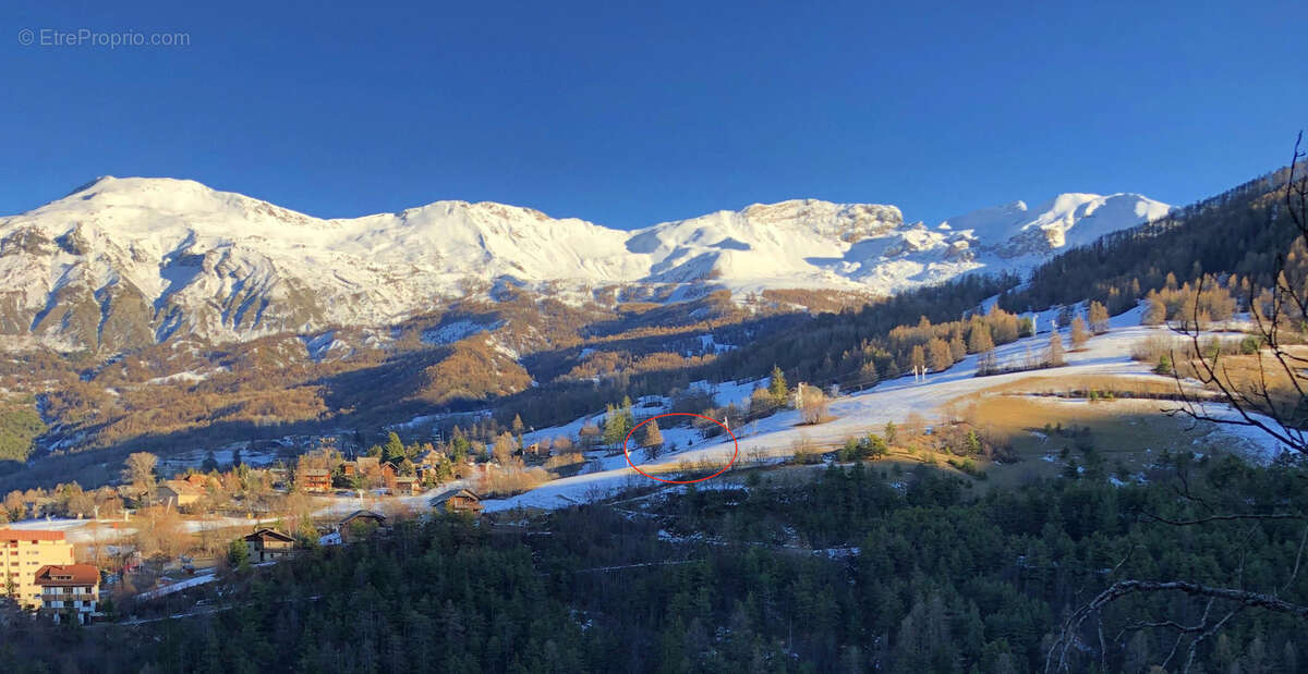 Terrain à LES THUILES