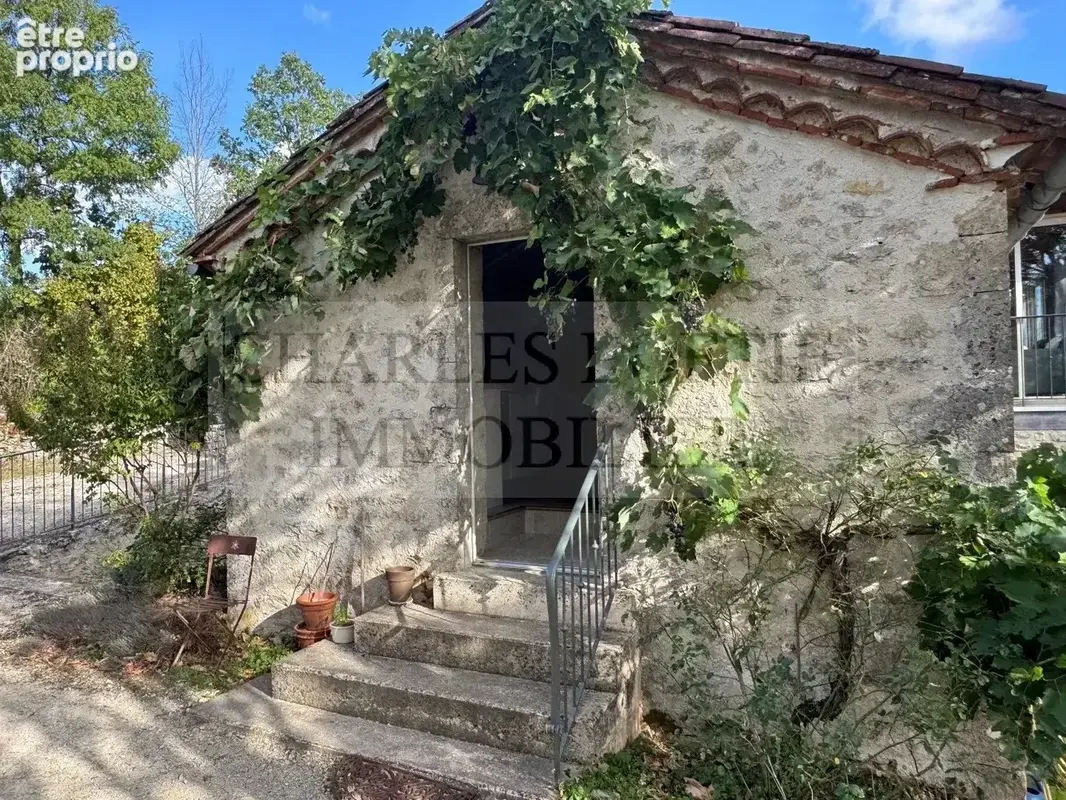 Propriété de caractère au cœur de 17 hectares de nature, avec maison principale, gîtes et piscine - photo 11