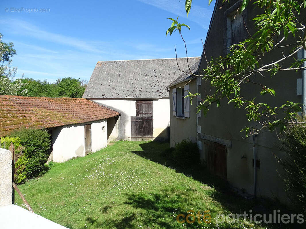 Maison à SAINT-HILAIRE-EN-LIGNIERES