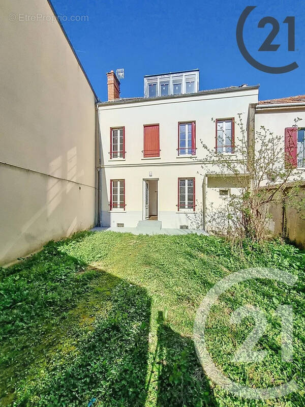 Appartement à BRIE-COMTE-ROBERT