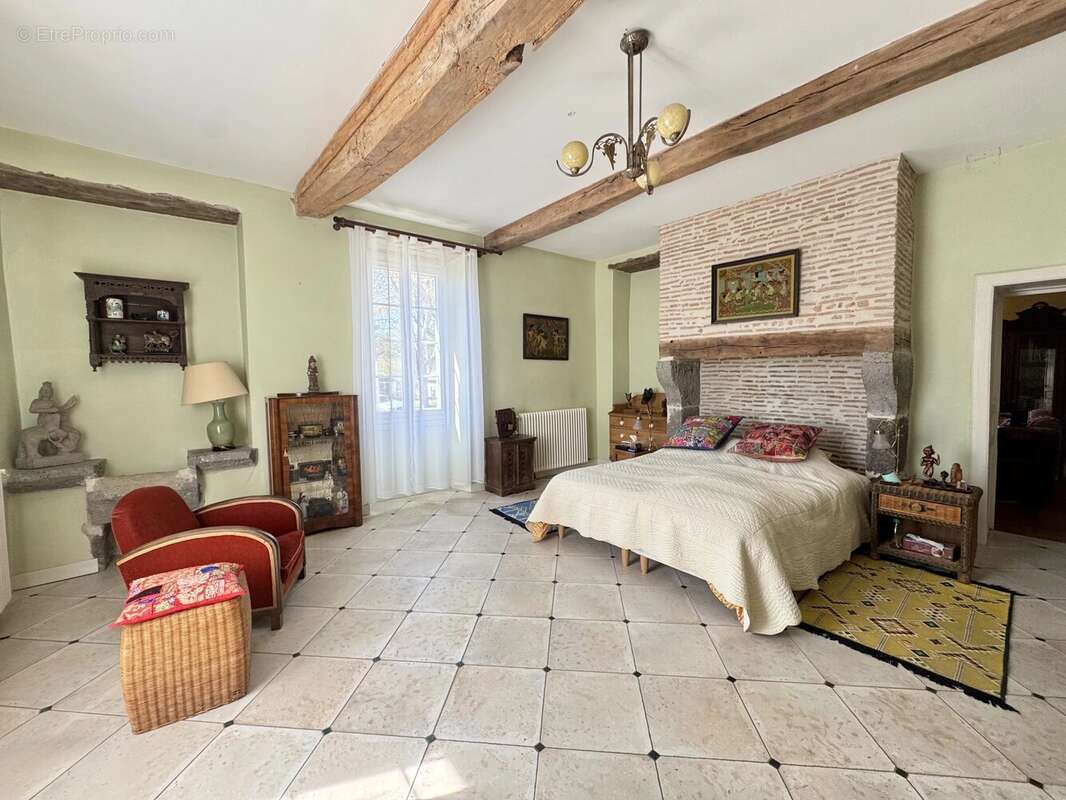 Maison à FARGUES-SUR-OURBISE