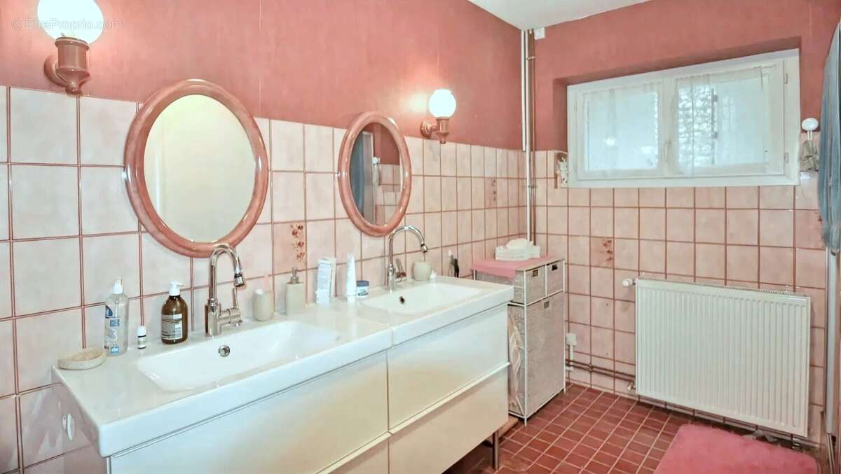 Longère   de 180 m² offrant 3 chambres avec un terrain 1410 m² - photo 13