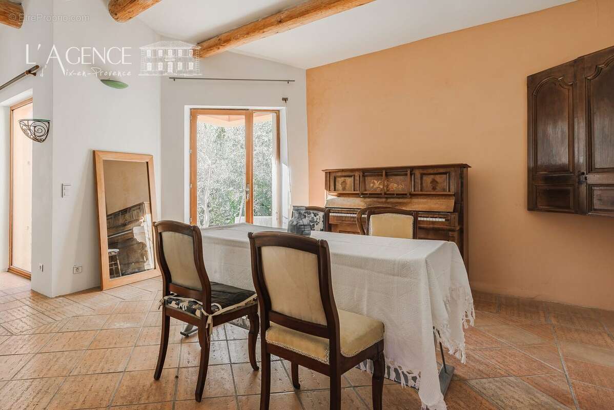 Maison à EGUILLES