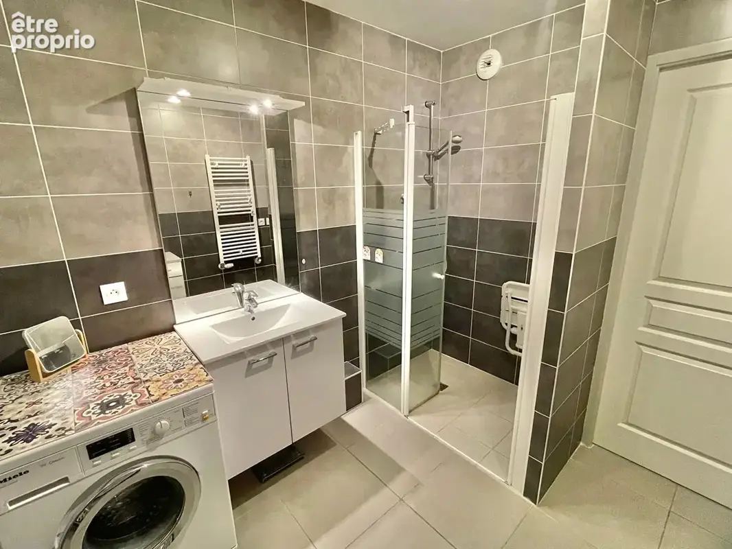Appartement T3 de 64 m² avec garage à BOURGOIN-JALLIEU (Centre-ville) - photo 7