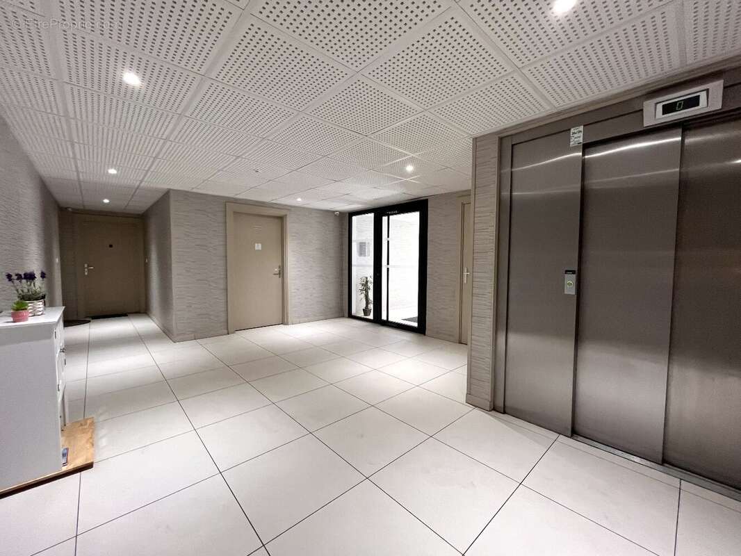 Saint-jean - spacieux t2 de 42m² avec balcon et 2 parkings sous-sol - photo 13
