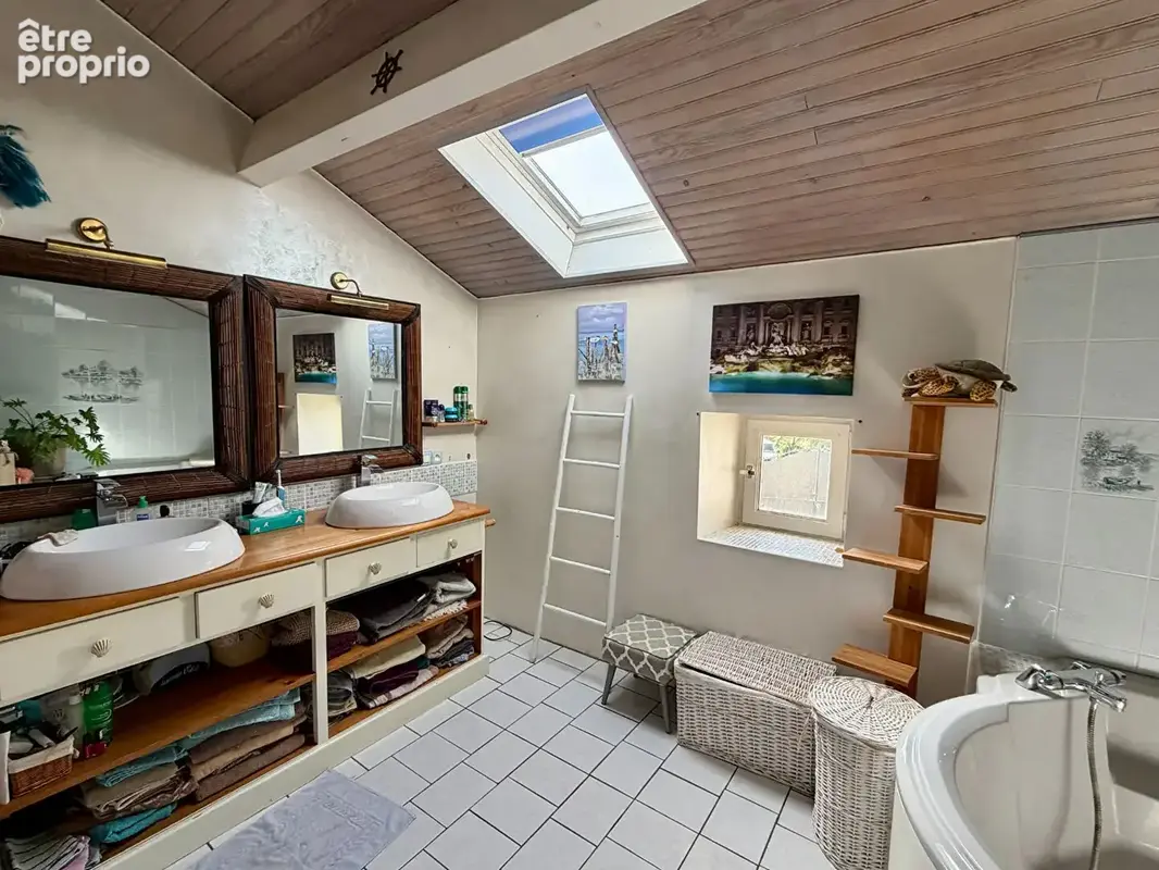 Belle charentaise rénovée de 298 m² avec piscine, à 7 minutes de MATHA - photo 13