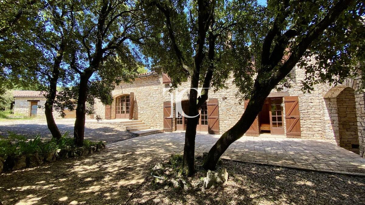Maison à BARJAC