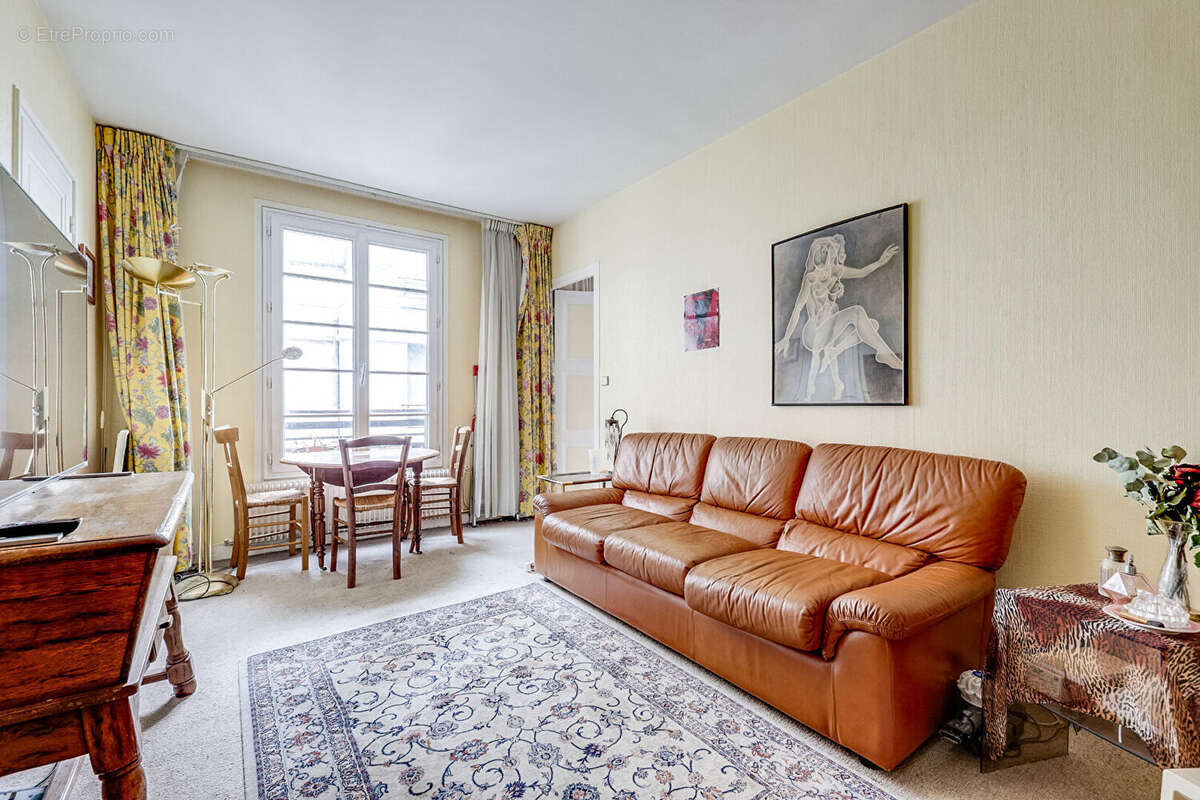 Appartement à PARIS-14E