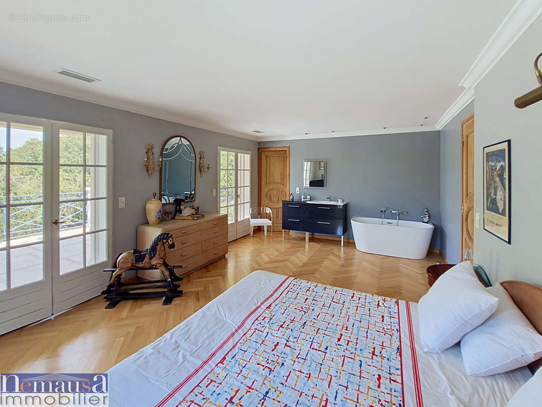 Propriété 200m2 avec Matériaux Nobles secteur bas Planette - photo 33