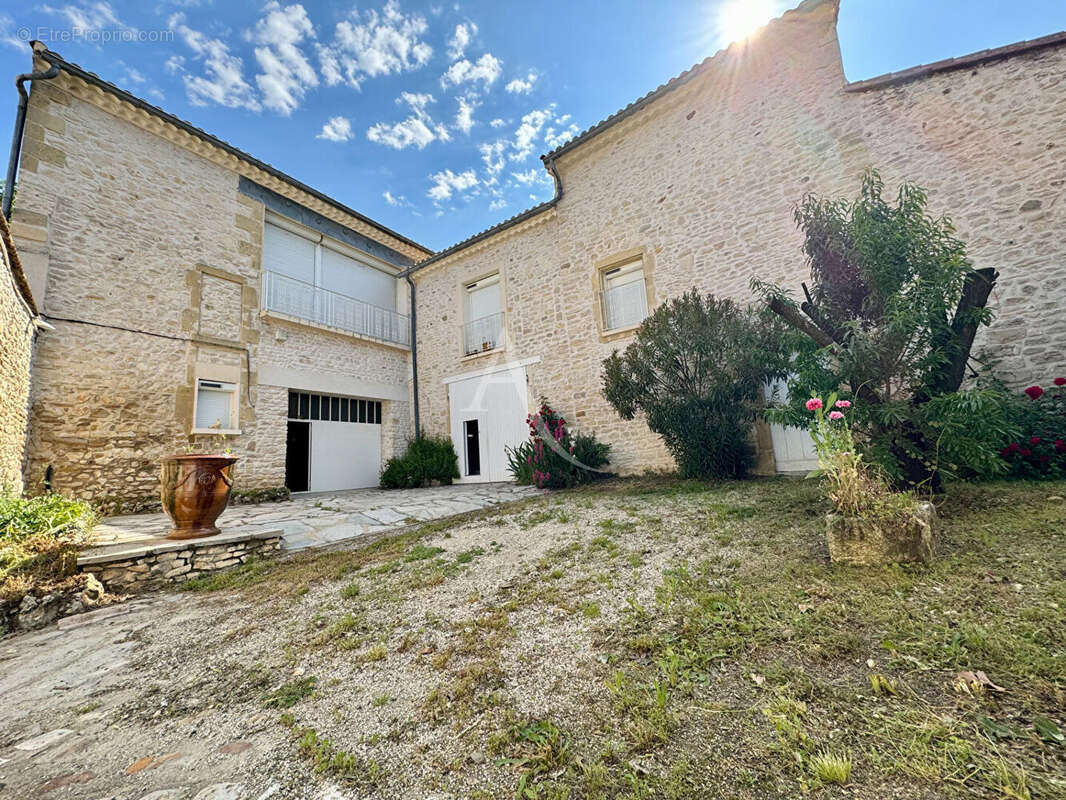 Belle propriété en Pierres -  250 m2 + dépendances - photo 2