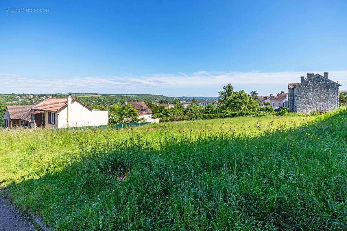 Terrain à BONNIERES-SUR-SEINE