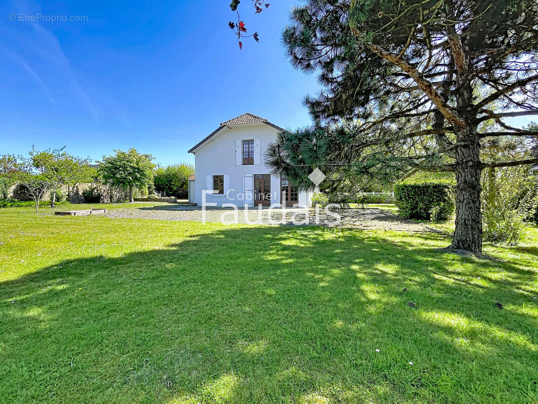 Maison à AGON-COUTAINVILLE