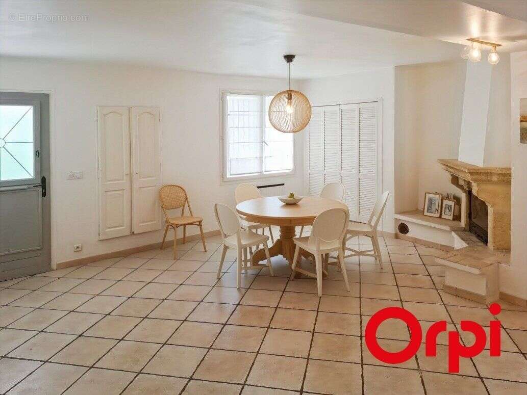 Maison à MEYRARGUES