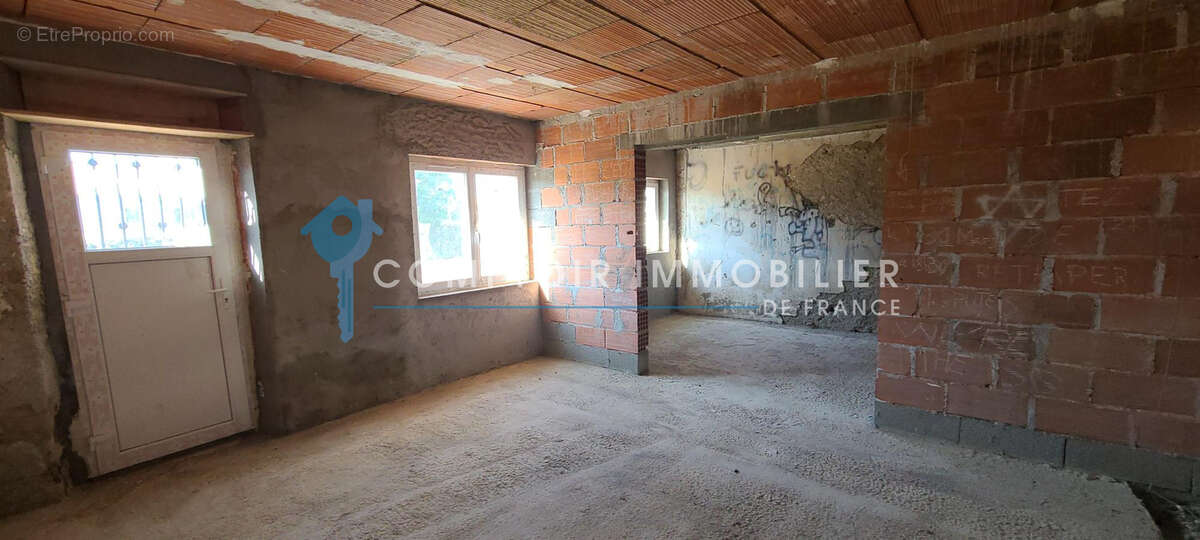 Dpt Haute Garonne 31 - A vendre Saint-Gaudens 31800 -Maison à finir de 132 m2 sur 3 niveaux + 69 m2 et un gara - photo 6