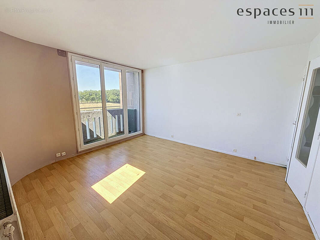 Appartement à MONTIGNY-LE-BRETONNEUX