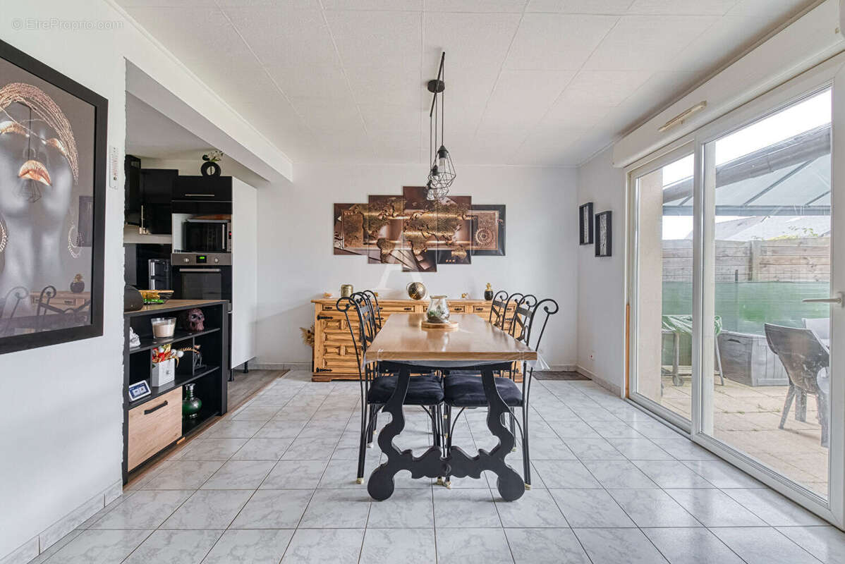 Maison à CHATEAUNEUF-SUR-SARTHE