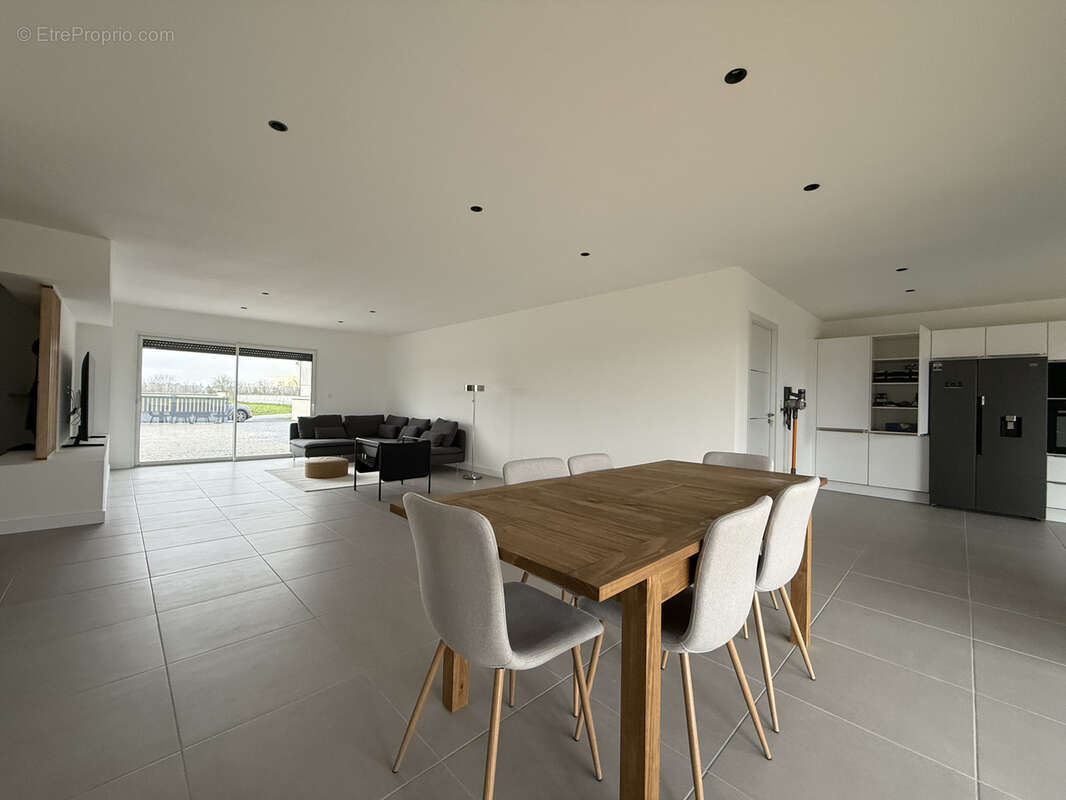 Maison à ESPINASSE-VOZELLE