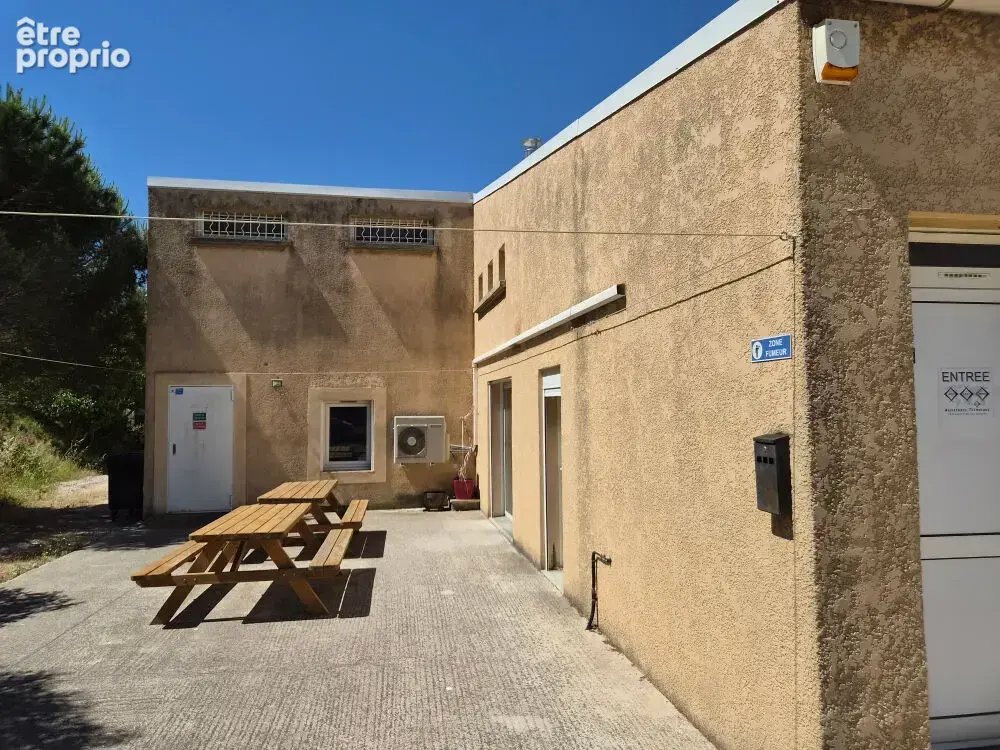 Local d'activite  r+1 de 187 m² zone ecopolis martigues 13500 - photo 2