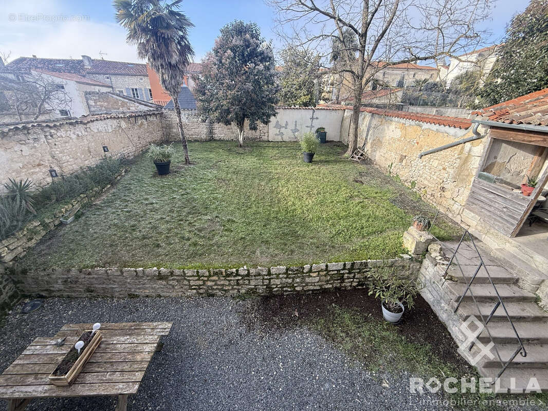 Maison à SAINT-JEAN-D'ANGELY