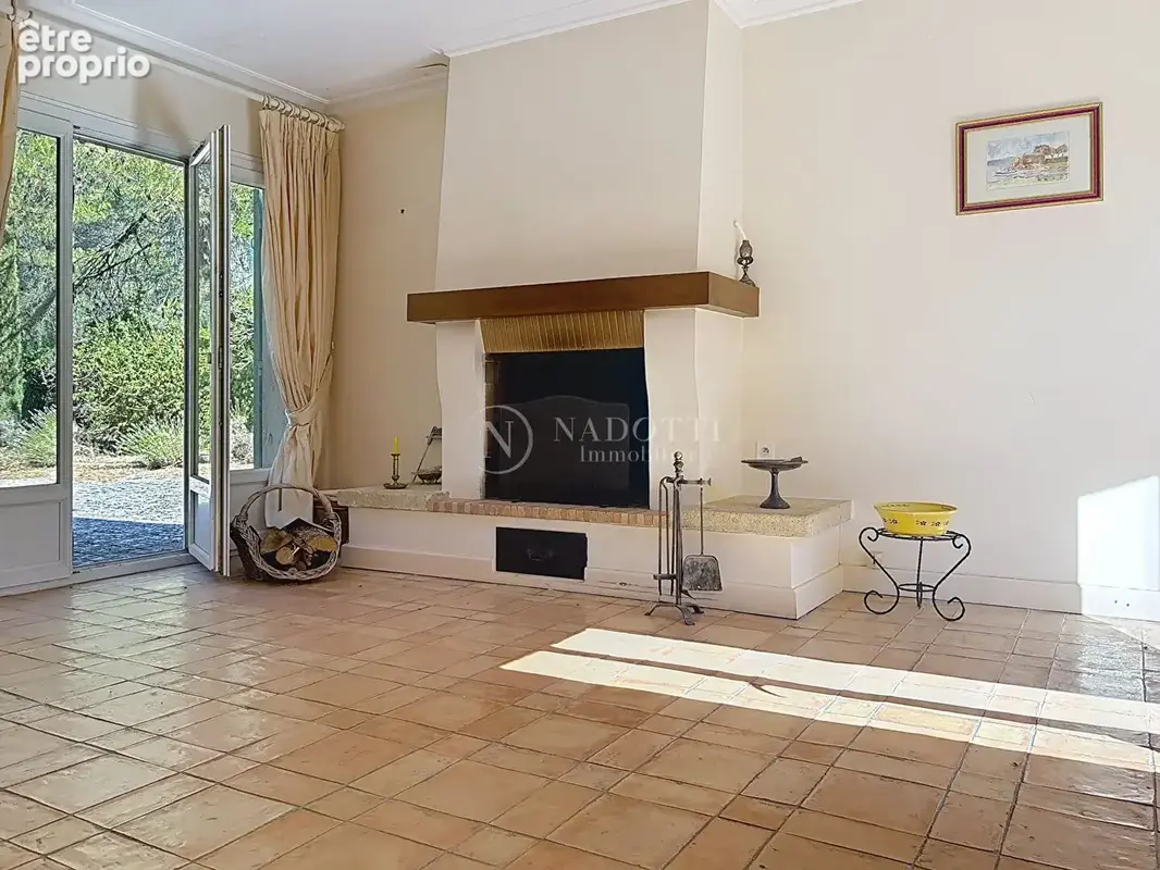 Lauris - Propriété avec piscine et dépendance sur 3300m2 de terrain. - photo 5