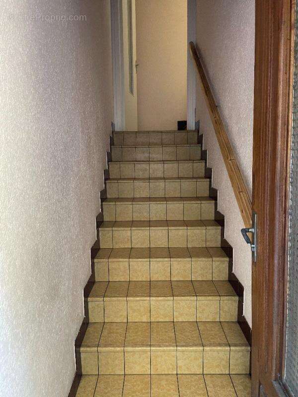 Maison à ENTRAYGUES-SUR-TRUYERE