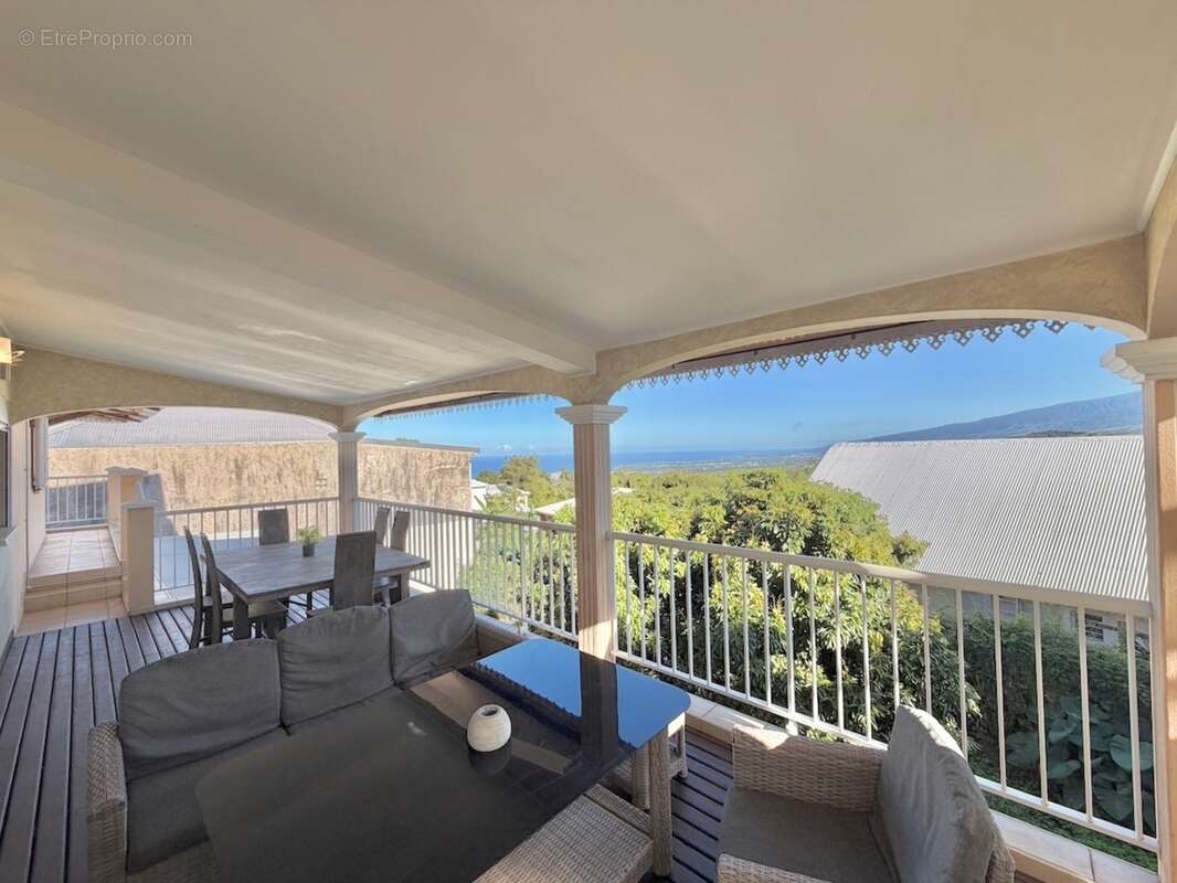 À vendre – Villa T11 d'exception avec piscine, jacuzzi et fort potentiel locatif – Mont-Vert-les-Bas (Saint-Pierre) - photo 7