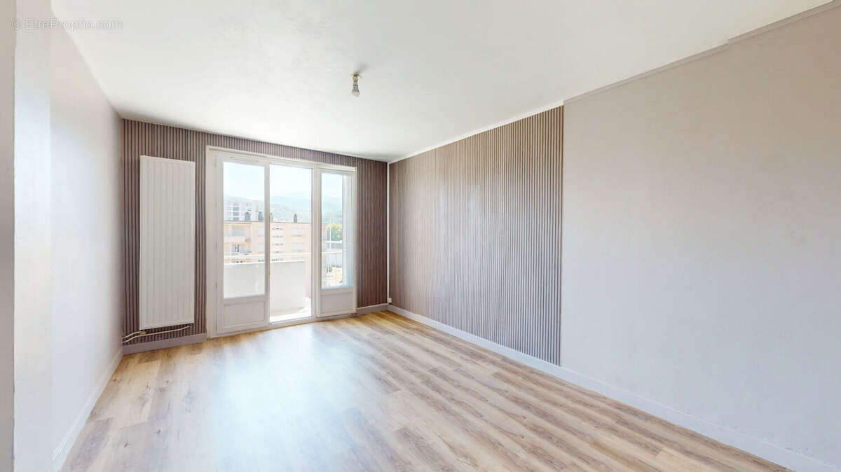 Appartement à LE PONT-DE-CLAIX