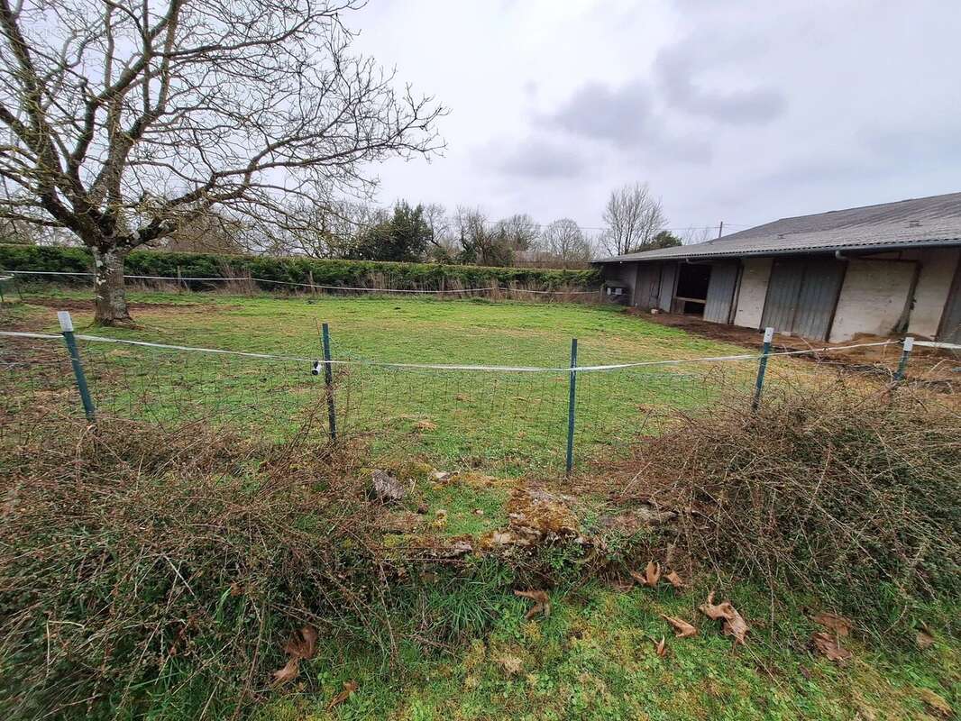 Maison de campagne, grange et terrain - photo 17