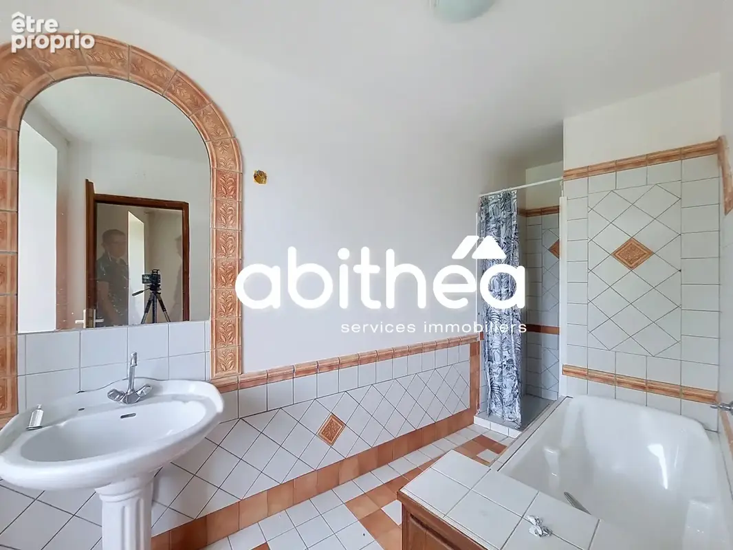 Demeure  707m2  11 chambres suites  chai  dependances  5.5 ha2 - photo 18