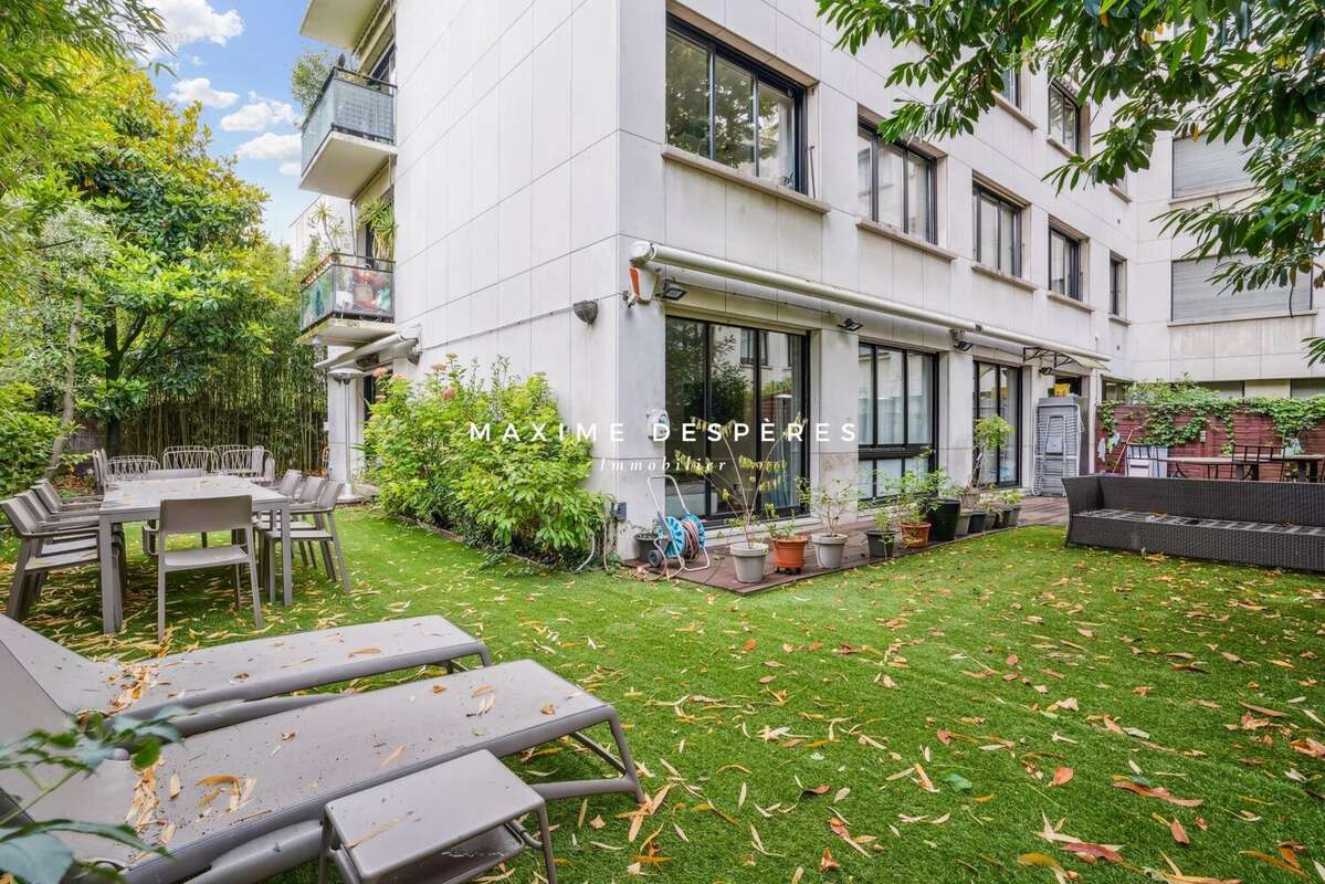 Appartement à NEUILLY-SUR-SEINE