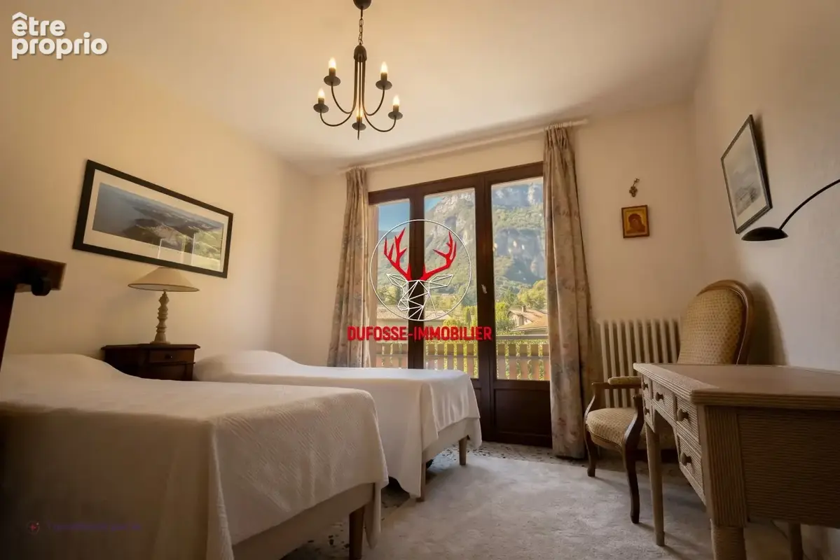 Crolles, Grande maison de 256 m² , vues sur Belledonne et Chartreuse. - photo 9