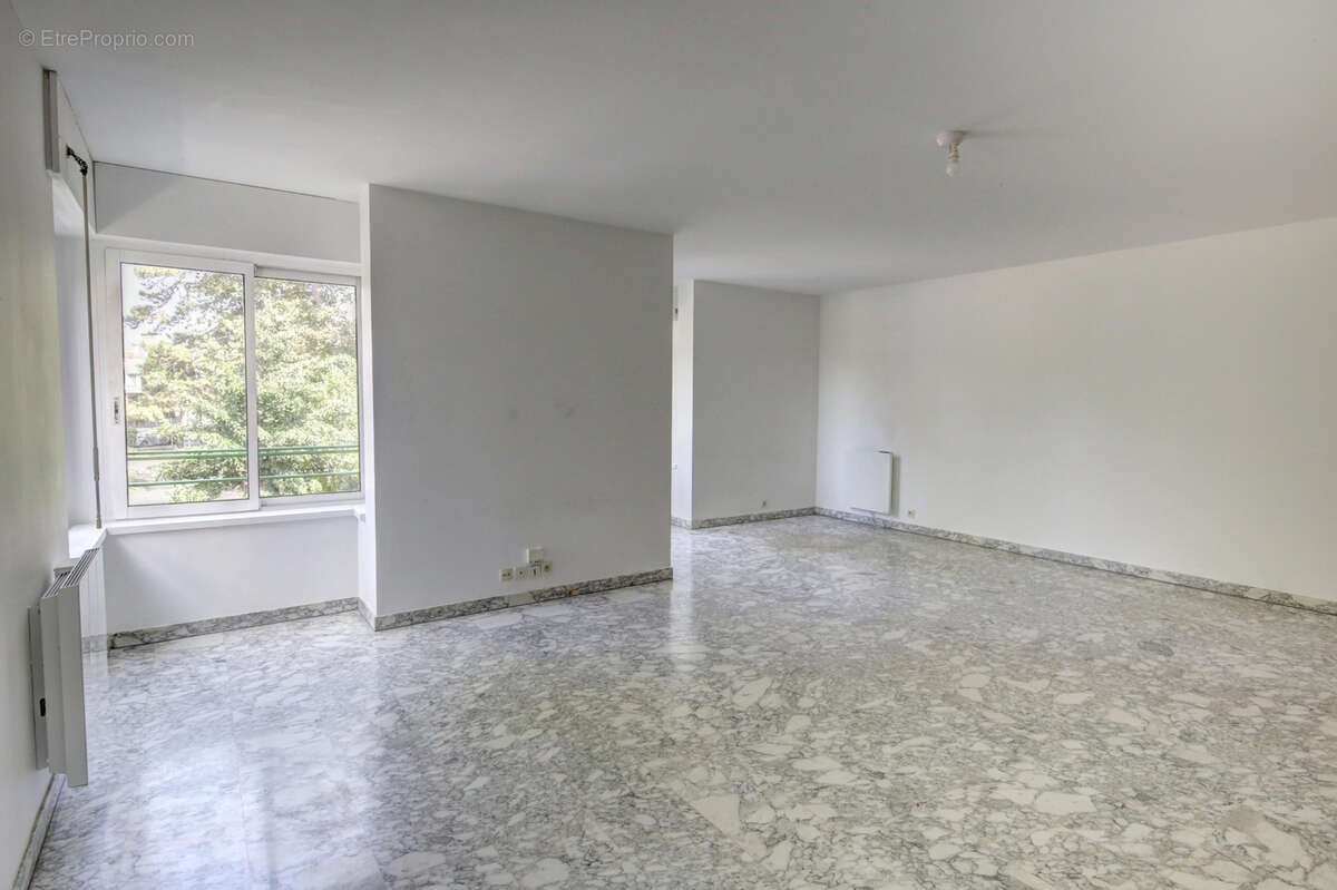4 pieces 112,64m2, 3 chambres face au bois de vincennes dans un immeuble recent - photo 3