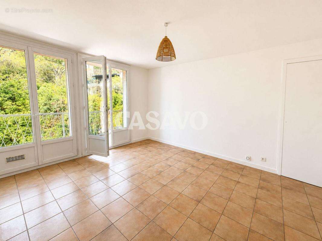 Vente Appartement 4 pièces de 67m² - 13090 Aix-en-Provence - photo 2