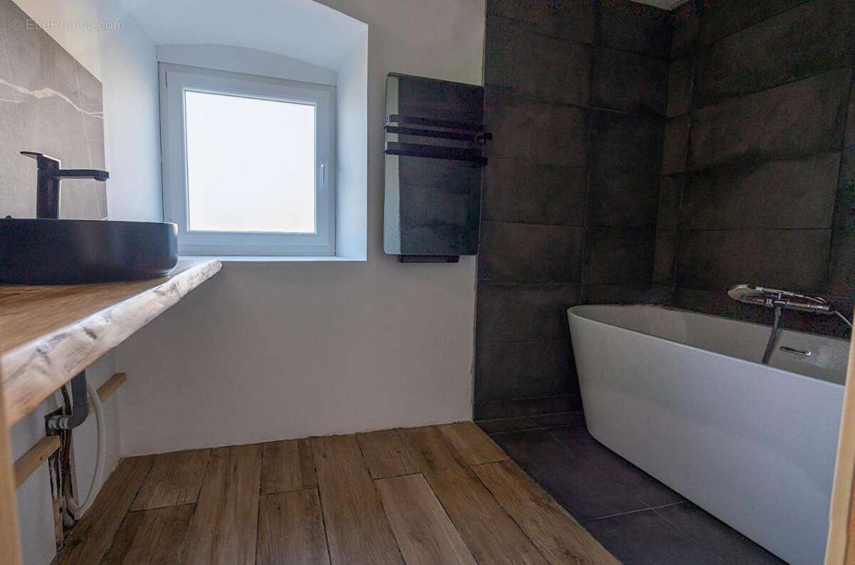 Corps de ferme sur 990 m² de terrain - photo 16