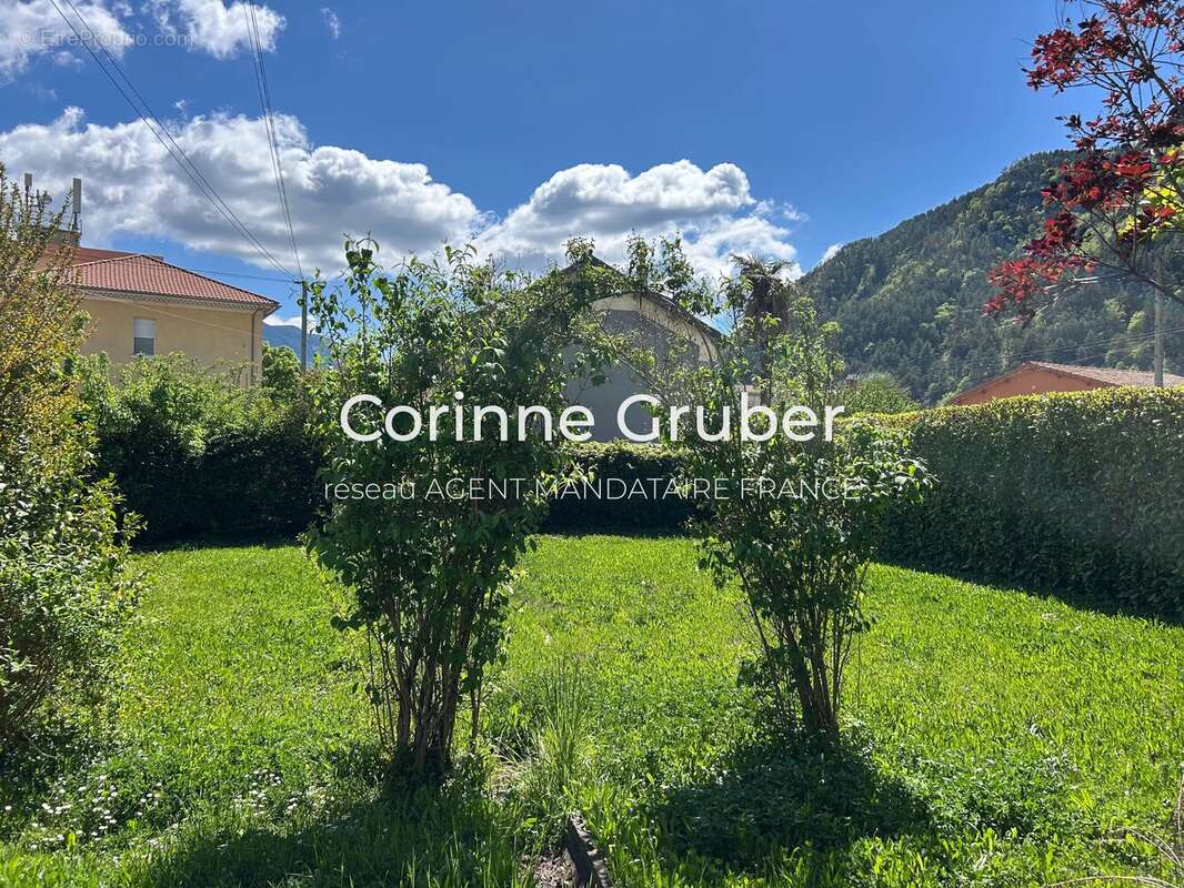 Exclusivité – digne appartement type 4 de 93 m², balcon, garage, cave, terrain et dépendance - photo 2